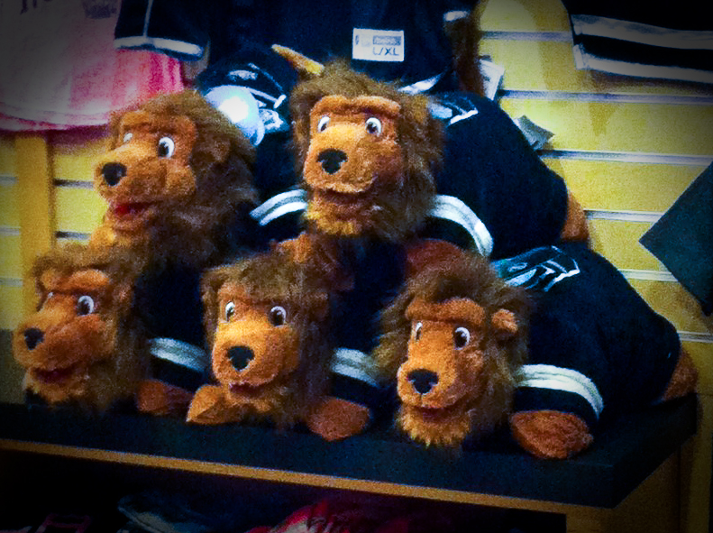 7-MAR-2013: This display work of Bailey Pillow Pets (yes, Pillow Pets is licensing to sports teams now) at a souvenir stand at Staples Center amused the heck out of me.
